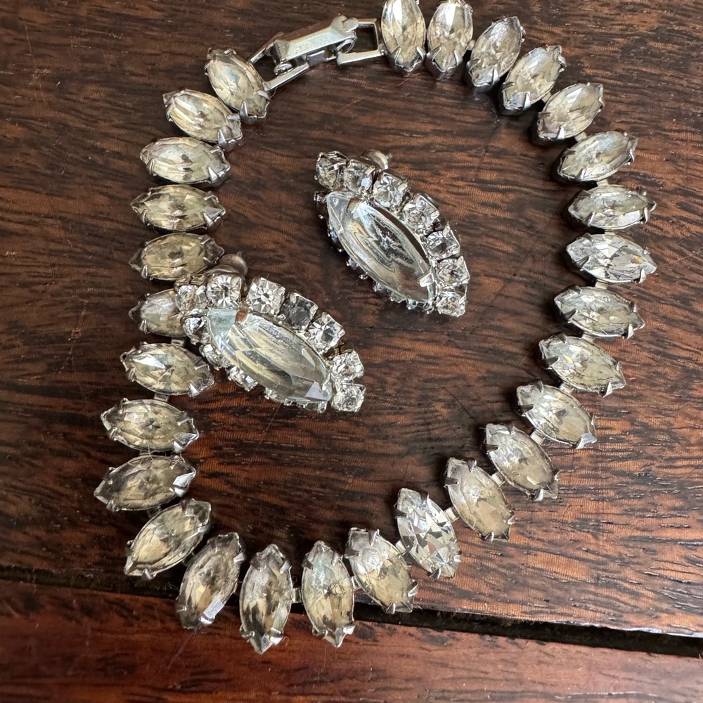 Vintage Elegant Silver and Crystal Jewelry Set bracelet and earrings